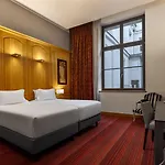 Hotel De Bourgtheroulde, Autograph Collection