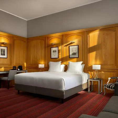 Hotel De Bourgtheroulde, Autograph Collection