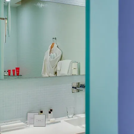 De Bourgtheroulde, Autograph Collection