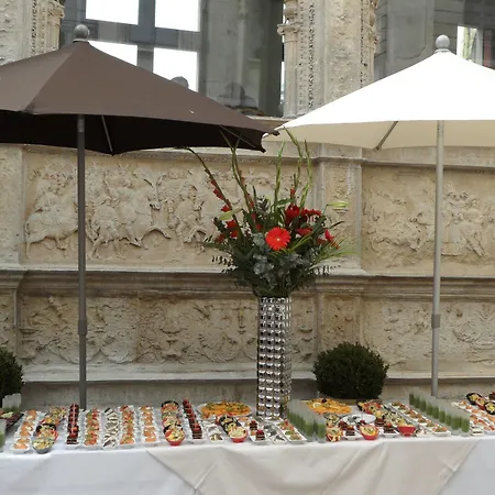 De Bourgtheroulde, Autograph Collection