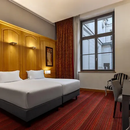 Hotel De Bourgtheroulde, Autograph Collection