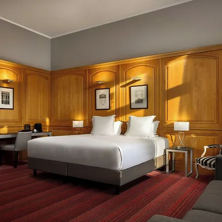 Hotel De Bourgtheroulde, Autograph Collection