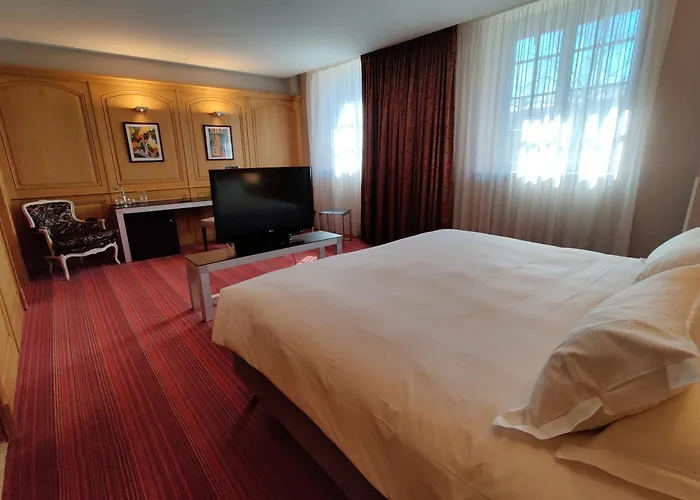 De Bourgtheroulde, Autograph Collection Ρουέν