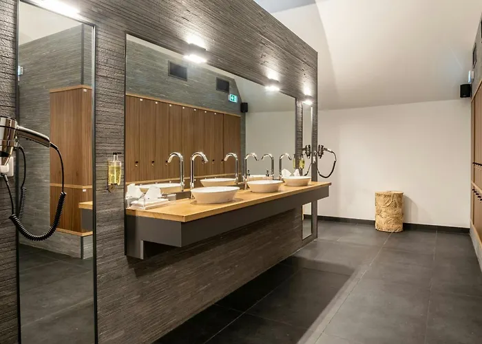 Hotel De Bourgtheroulde, Autograph Collection