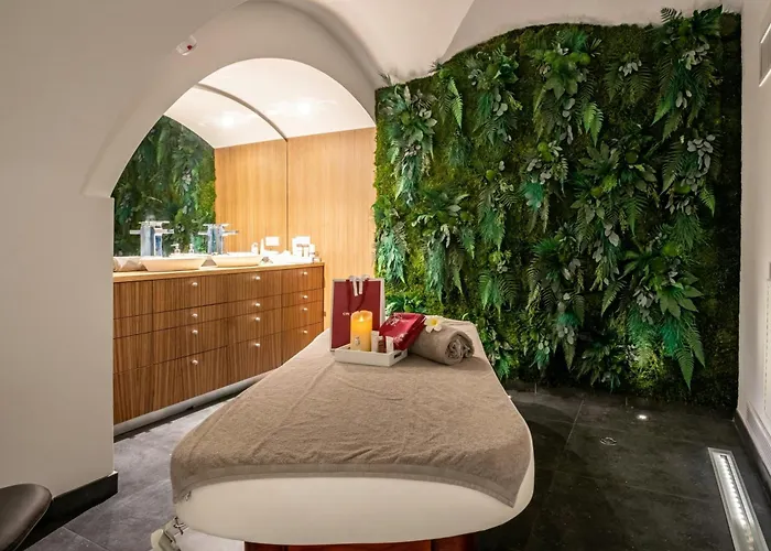 Hotel De Bourgtheroulde, Autograph Collection 5*