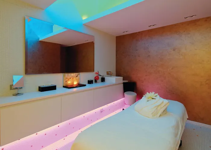 De Bourgtheroulde, Autograph Collection Ρουέν