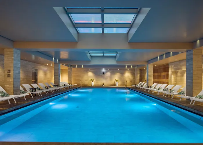 De Bourgtheroulde, Autograph Collection 5*