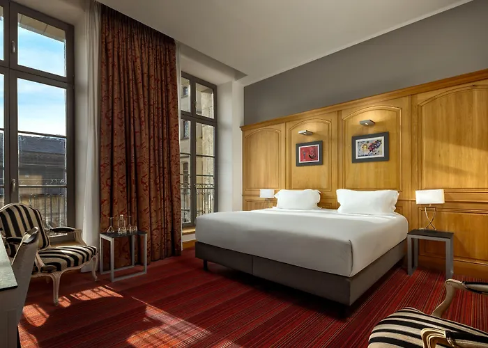 Hotel De Bourgtheroulde, Autograph Collection